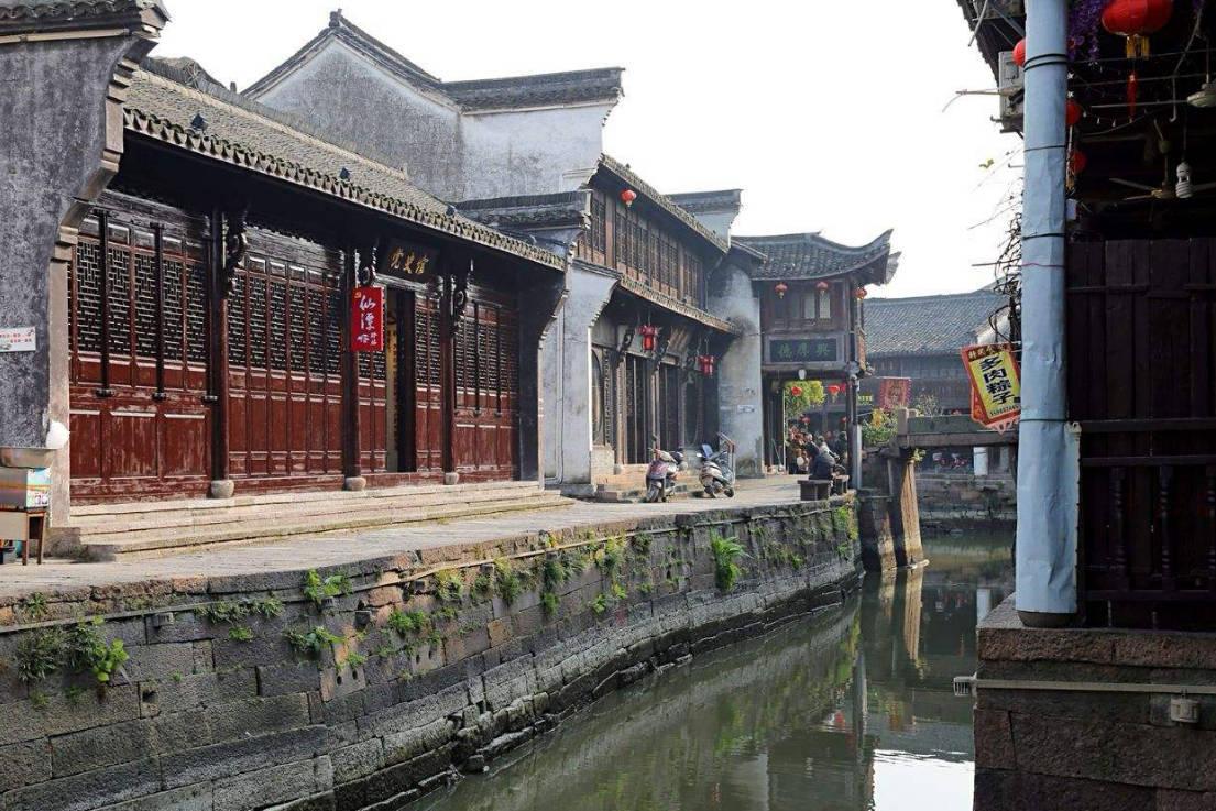 请问为什么现在男生都说女生现实，要求有房子？又不是让人在市区买、难道县上镇上的还难吗？